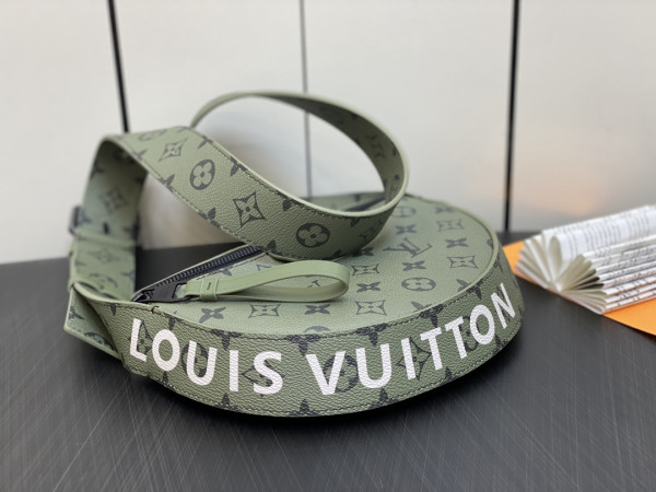 l0*is V*t0n moon crossbody