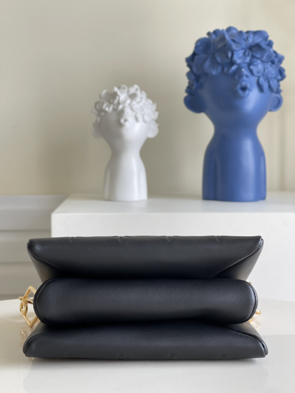 l0*is V*t0n coussin bb