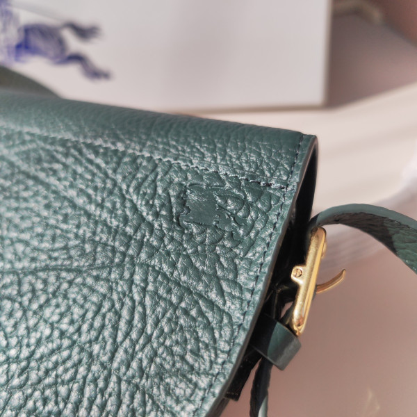 B**rry chess satchel