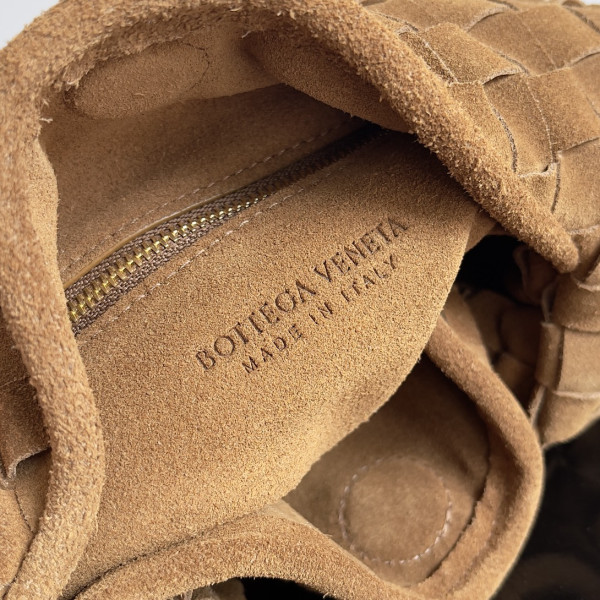 bo*te*ga Ve*ne*ta small hop