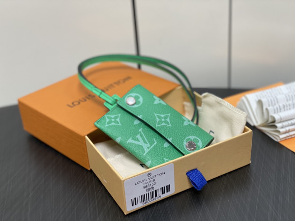 l0*is V*t0n card holder necklace-7.6*10*0.5cm