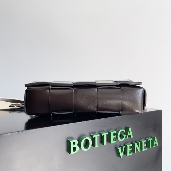 bo*te*ga Ve*ne*ta cassette-26*16*6.5cm