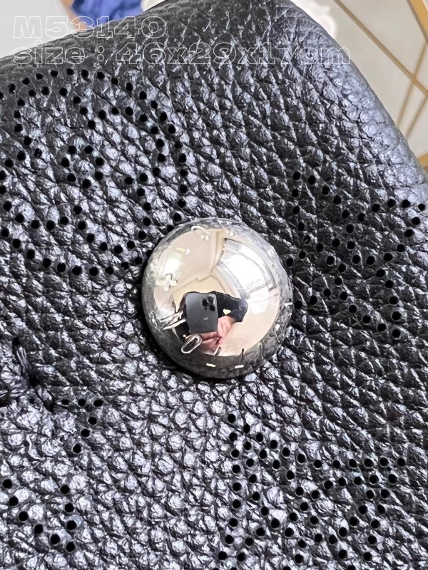 l0*is V*t0n hina-46 x 29.5 x 17cm