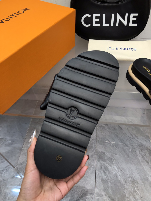 l0*is V*t0n pool pillow comfort mule