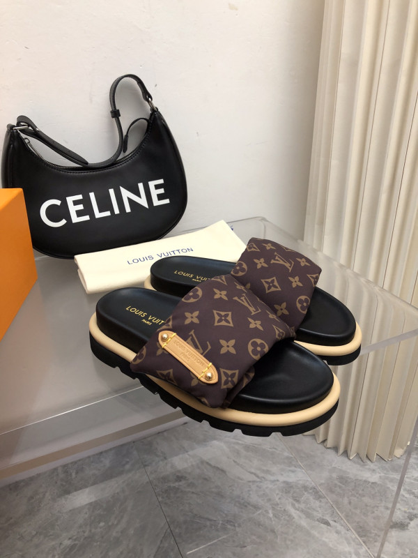 l0*is V*t0n pool pillow comfort mule