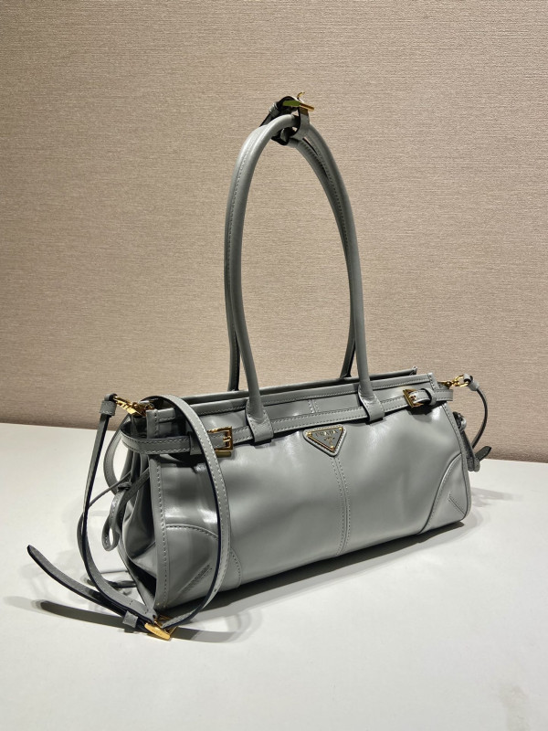 Pra*a medium leather handbag