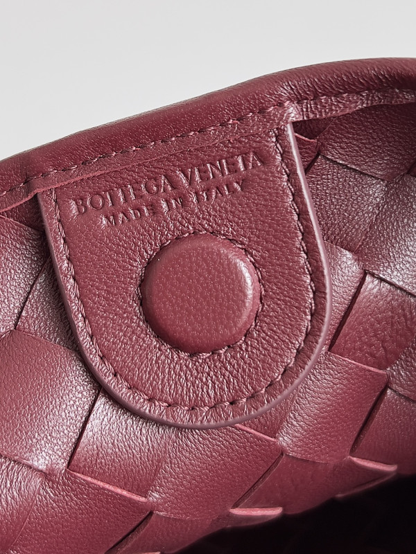 bo*te*ga Ve*ne*ta sardine with chain-33*20*4cm