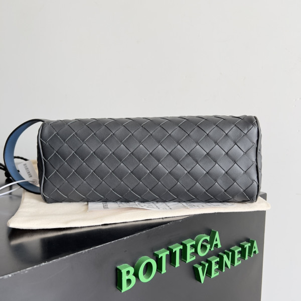 bo*te*ga Ve*ne*ta intrecciato leather wallet-on-strap