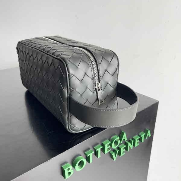 bo*te*ga Ve*ne*ta  intrecciato leather wallet-on-strap