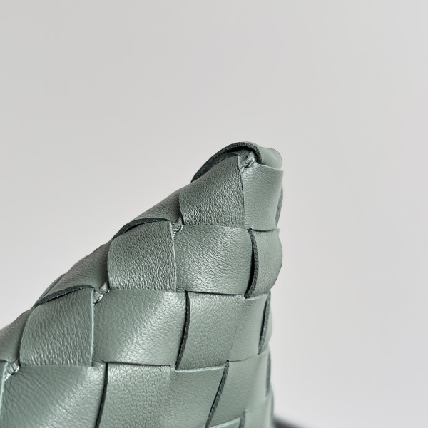 bo*te*ga Ve*ne*ta small hop