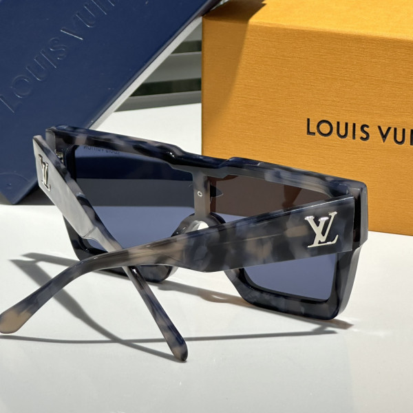 louvis V*t0n sunglasses