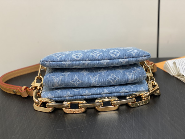 l0*is V*t0n coussin bb