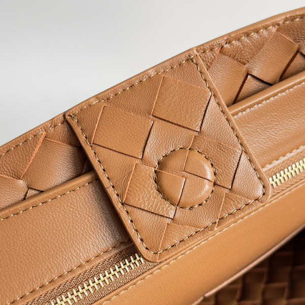 bo*te*ga Ve*ne*ta medium andiamo