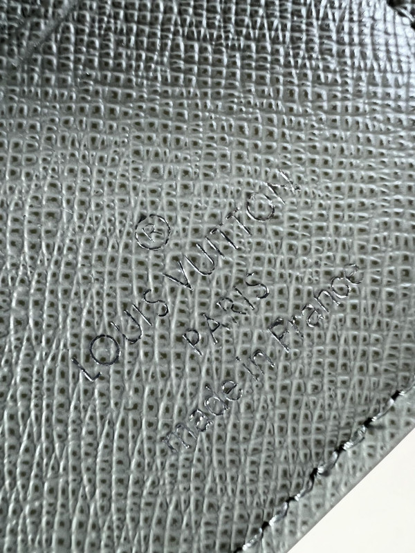 l0*is V*t0n pocket organizer-7.5*11.1*1 cm