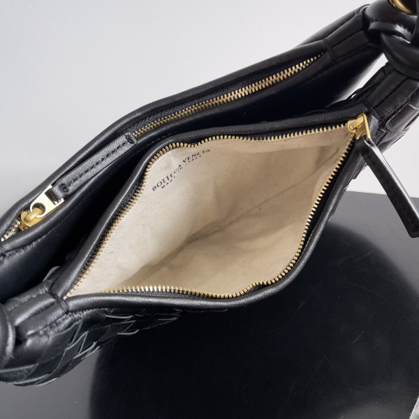 bo*te*ga Ve*ne*ta  gemelli messenger