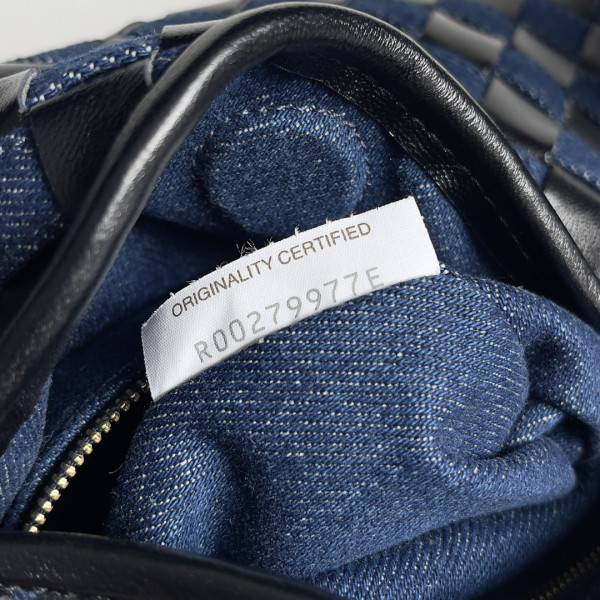 bo*te*ga Ve*ne*ta small hop