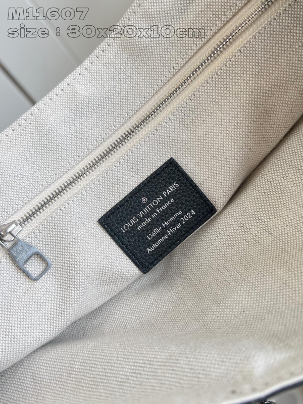 l0*is V*t0n steamer crossbody-30*20*10cm