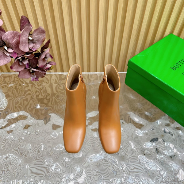 bo*te*ga Ve*ne*ta  knot ankle boot