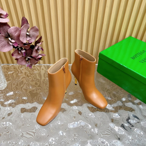 bo*te*ga Ve*ne*ta  knot ankle boot