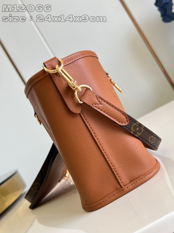 l0*is V*t0n neverfull bandoulière inside out bb