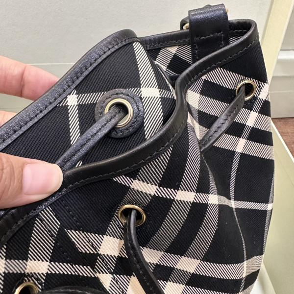 B**rry medium check drawstring pouch