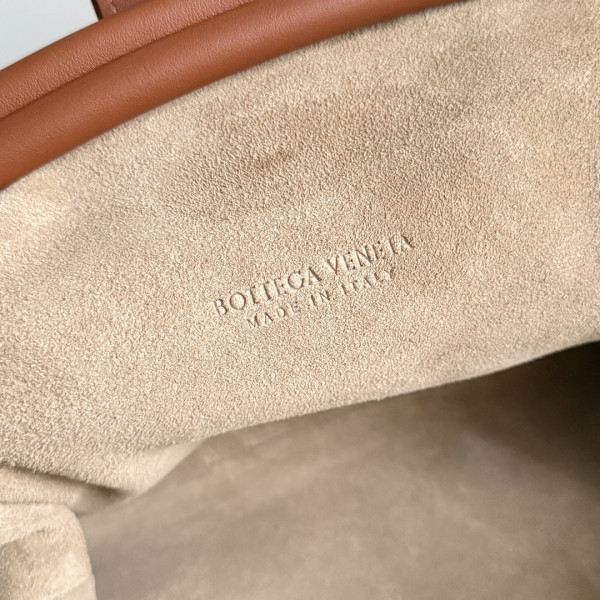 bo*te*ga Ve*ne*ta lauren 1980-31.5*16.5*11cm