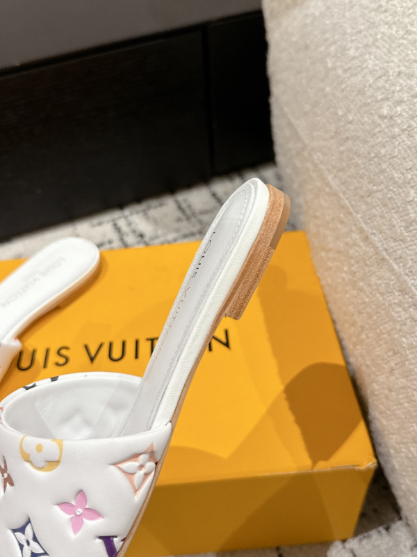 l0*is V*t0n slippers