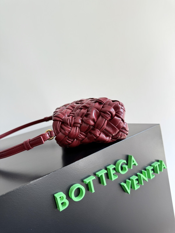 bo*te*ga Ve*ne*ta kalimero cha cha