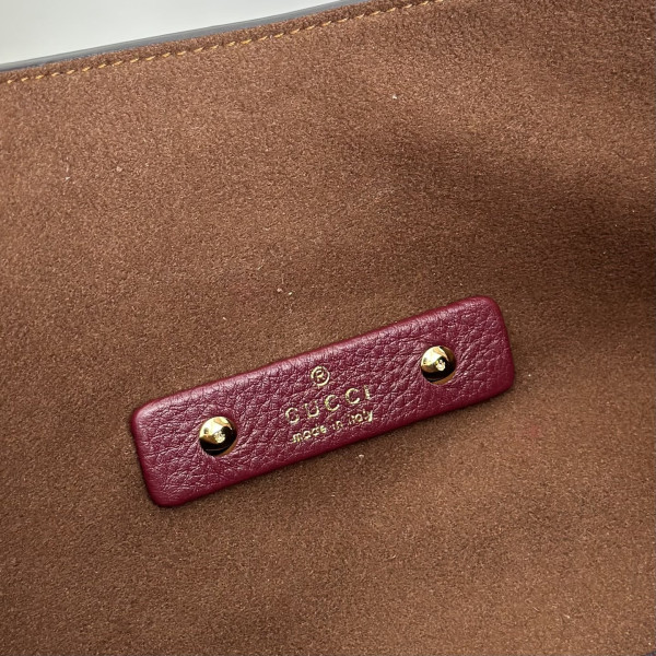 G*u*i softbit maxi shoulder bag