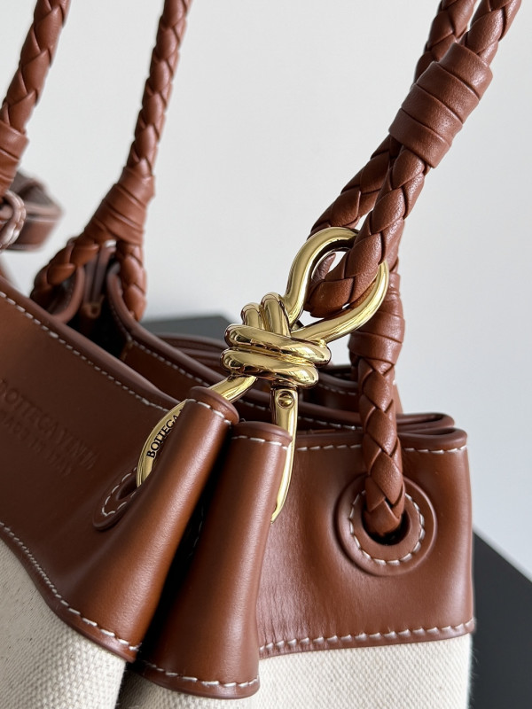 bo*te*ga Ve*ne*ta small parachute - 21*17*16cm