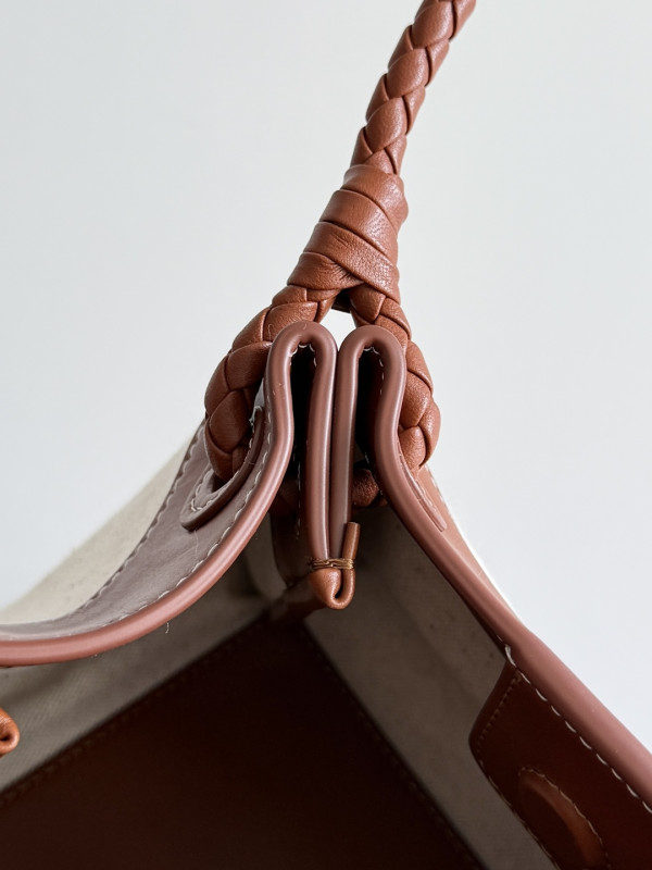 bo*te*ga Ve*ne*ta small parachute - 21*17*16cm