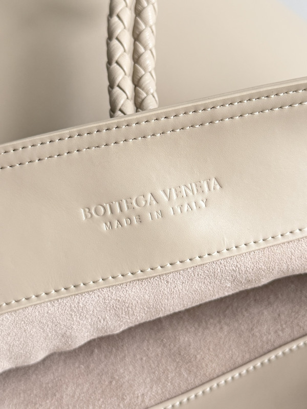 bo*te*ga Ve*ne*ta small liberta bucket - 22*18*15cm