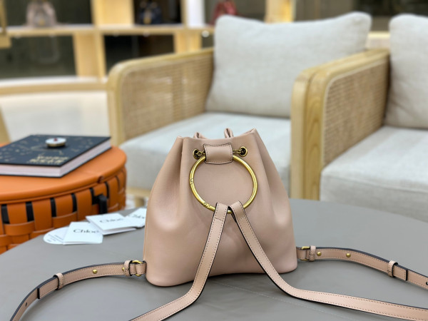 Chloe bracelet backpack in grained leather- 22*20*10.5cm