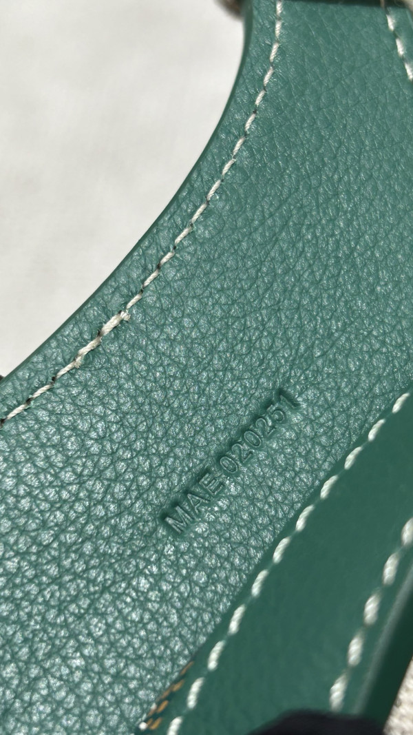 Go*ard beluga  - 23×18.5×8cm