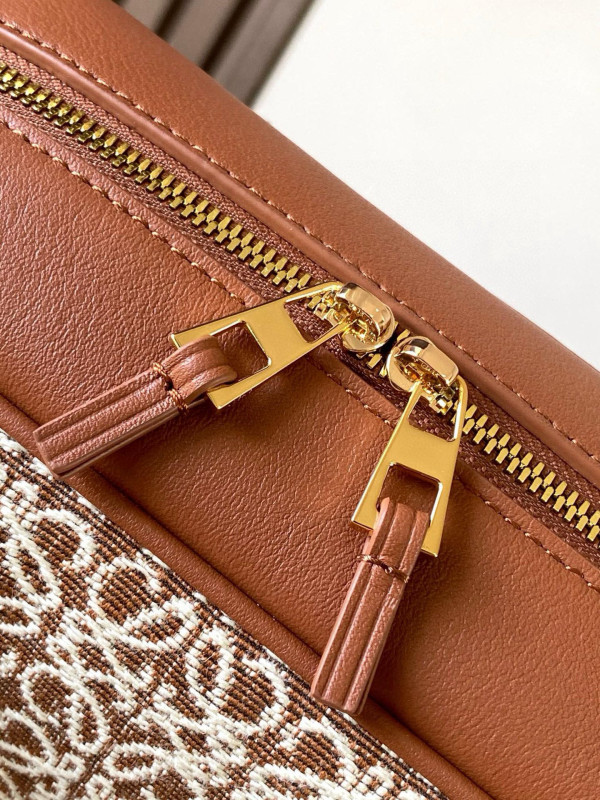 L0ew* amazona 23 bag in soft grained calfskin - 23*10*15cm