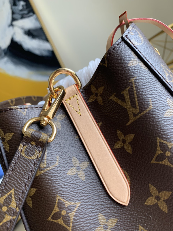 l0*is V*t0n montaigne mm