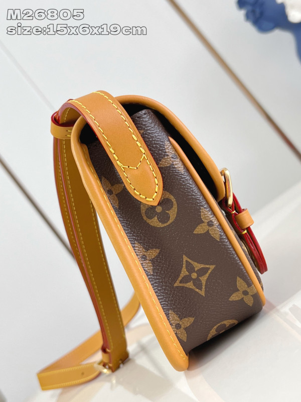 l0*is V*t0n satchel wearable wallet - 15*6*19.5cm